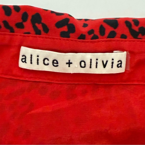 Alice + Olivia silk animal print long sleeve button down blouse collared v neck - Picture 3 of 5